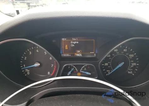 2018 Ford Focus Se z USA, uszkodzony, nr VIN 1FADP3F2XJL210358